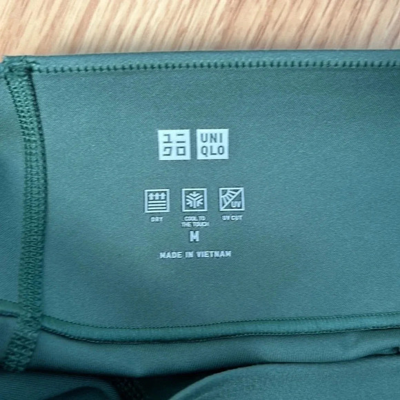 Uniqlo Green Leggings | Olive Green Leggings | Sage Green Leggings | Green - Picture 7 of 8